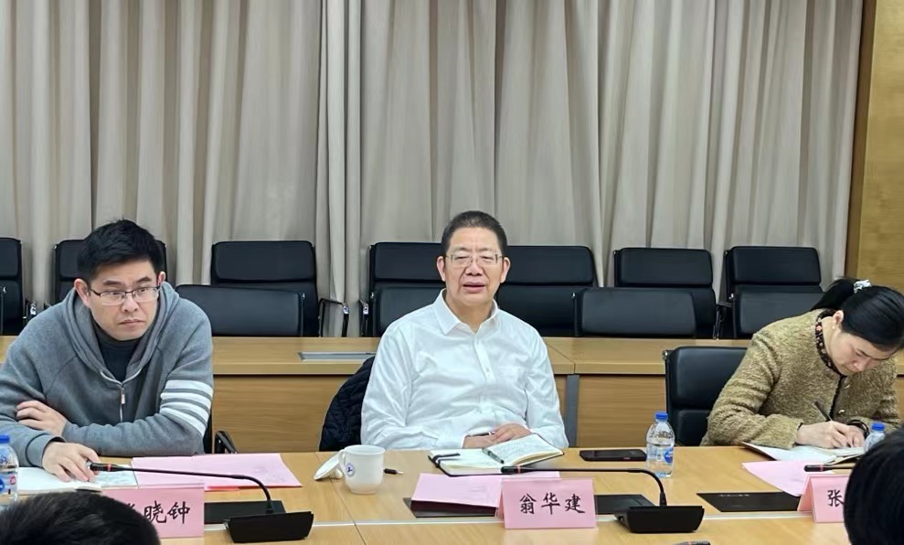 长宁区副区长翁华建一行来校调研