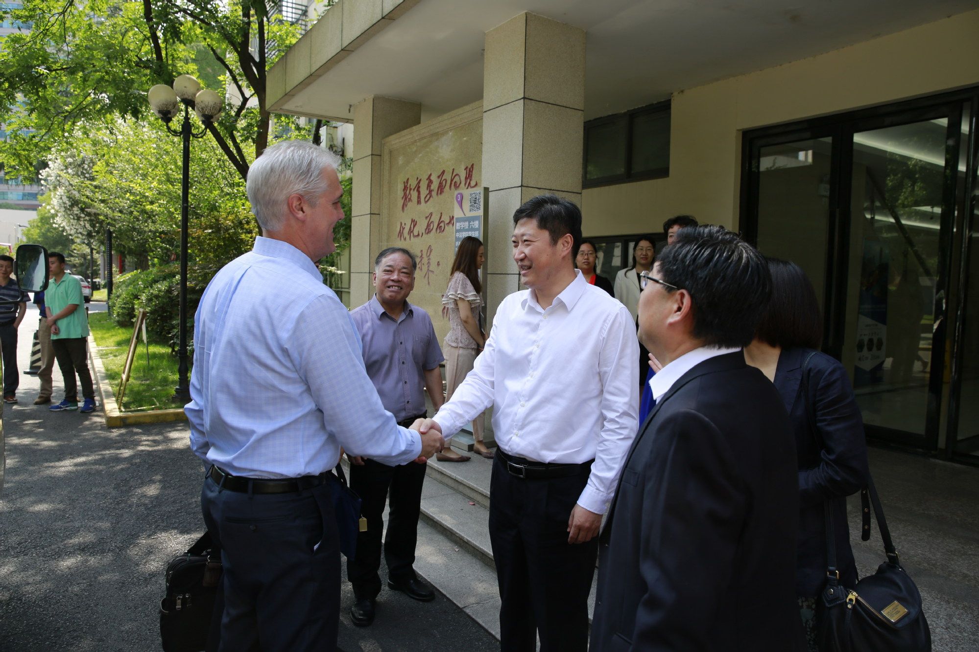 世界技能组织官员人社部和上海市人社局领导实地考察世界技能大赛中国